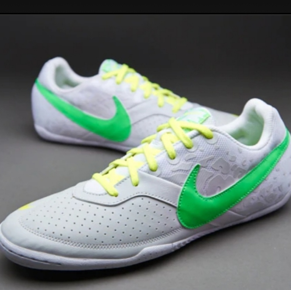 Nike ELASTICO II Platinum/green-vlt grimst
